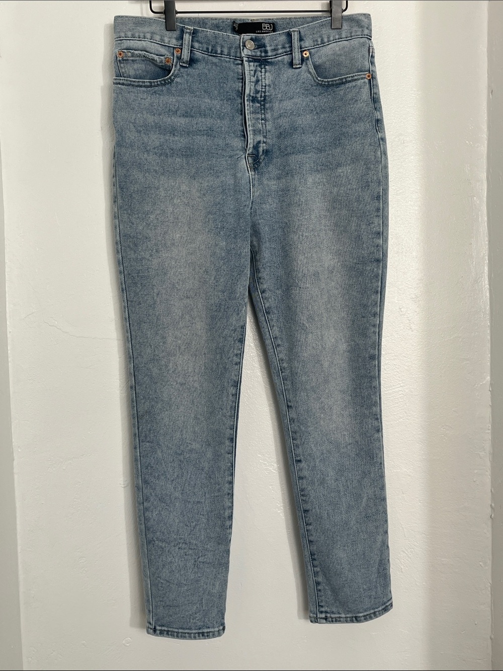 High-Rise Light Wash Women's Jeans - Classic Tapered Fit